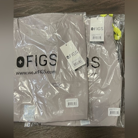 BNWT Figs Scrubs Slate - Picture 2 of 3